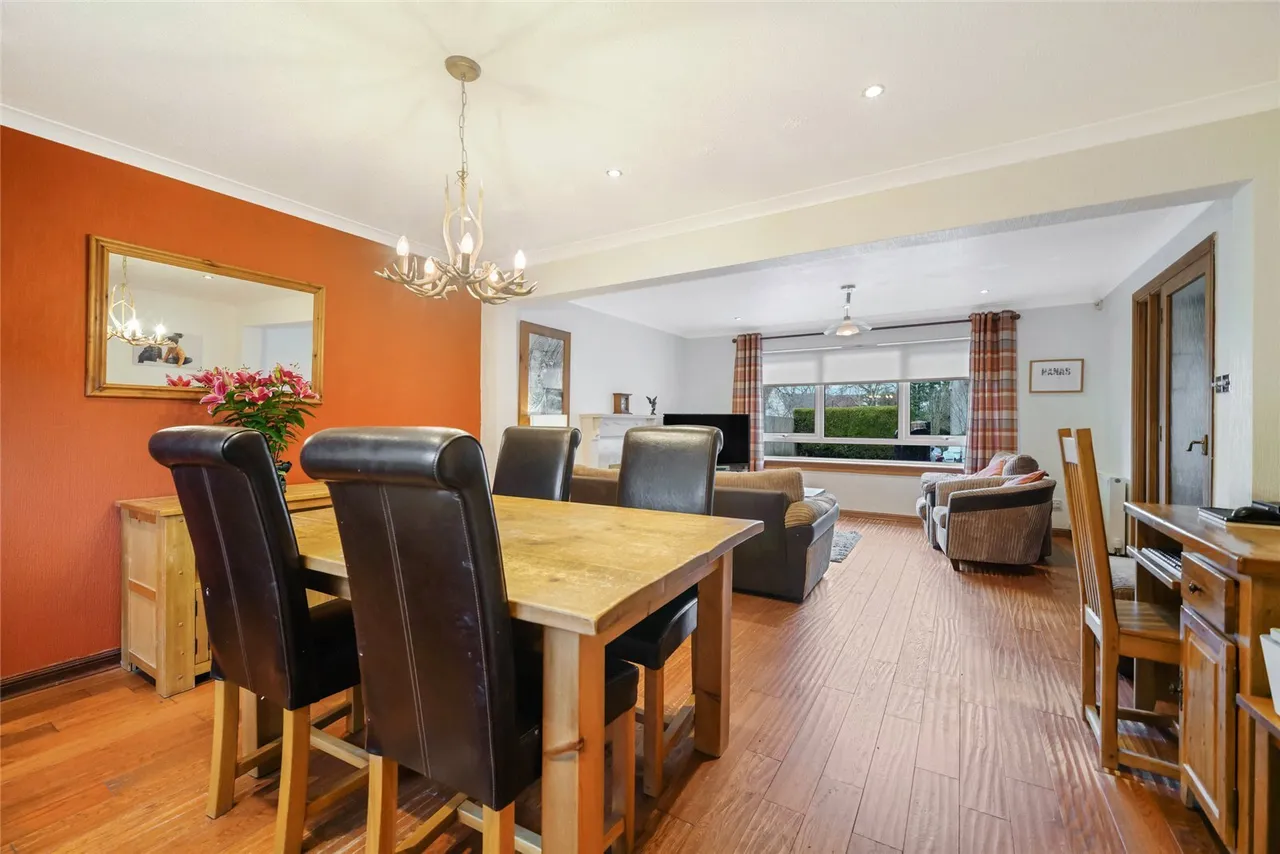 Easterton Avenue, Busby, Glasgow, East Renfrewshire, G76, photo 5