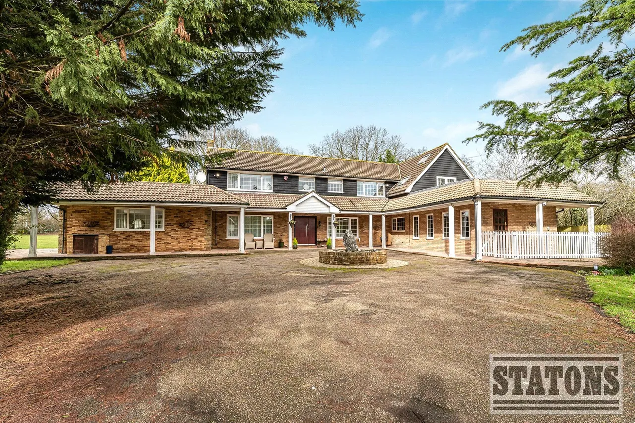 4 bed house to rent — Foxes Lane, Welham Green, North Mymms, Hatfield, AL9 7BA