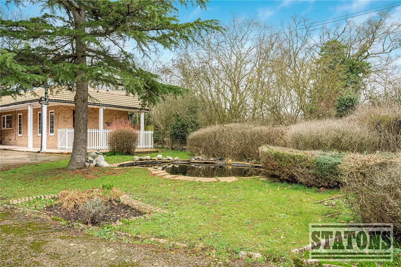 Foxes Lane, Welham Green, North Mymms, Hatfield, AL9 7BA, photo 34
