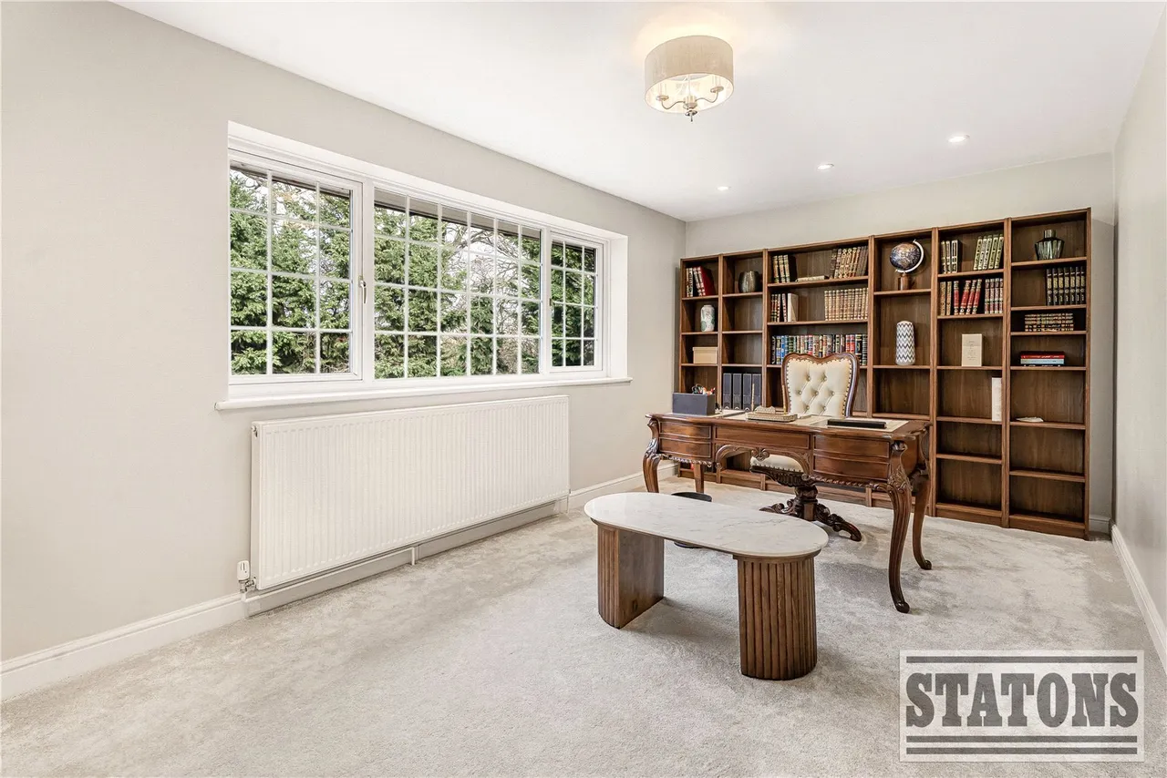 Foxes Lane, Welham Green, North Mymms, Hatfield, AL9 7BA, photo 15