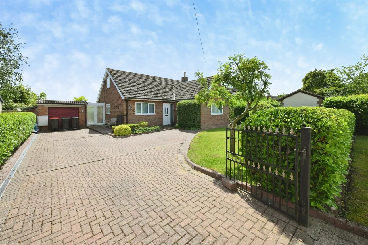 3 bed house for sale — Wood End Lane, Pertenhall, Bedford
