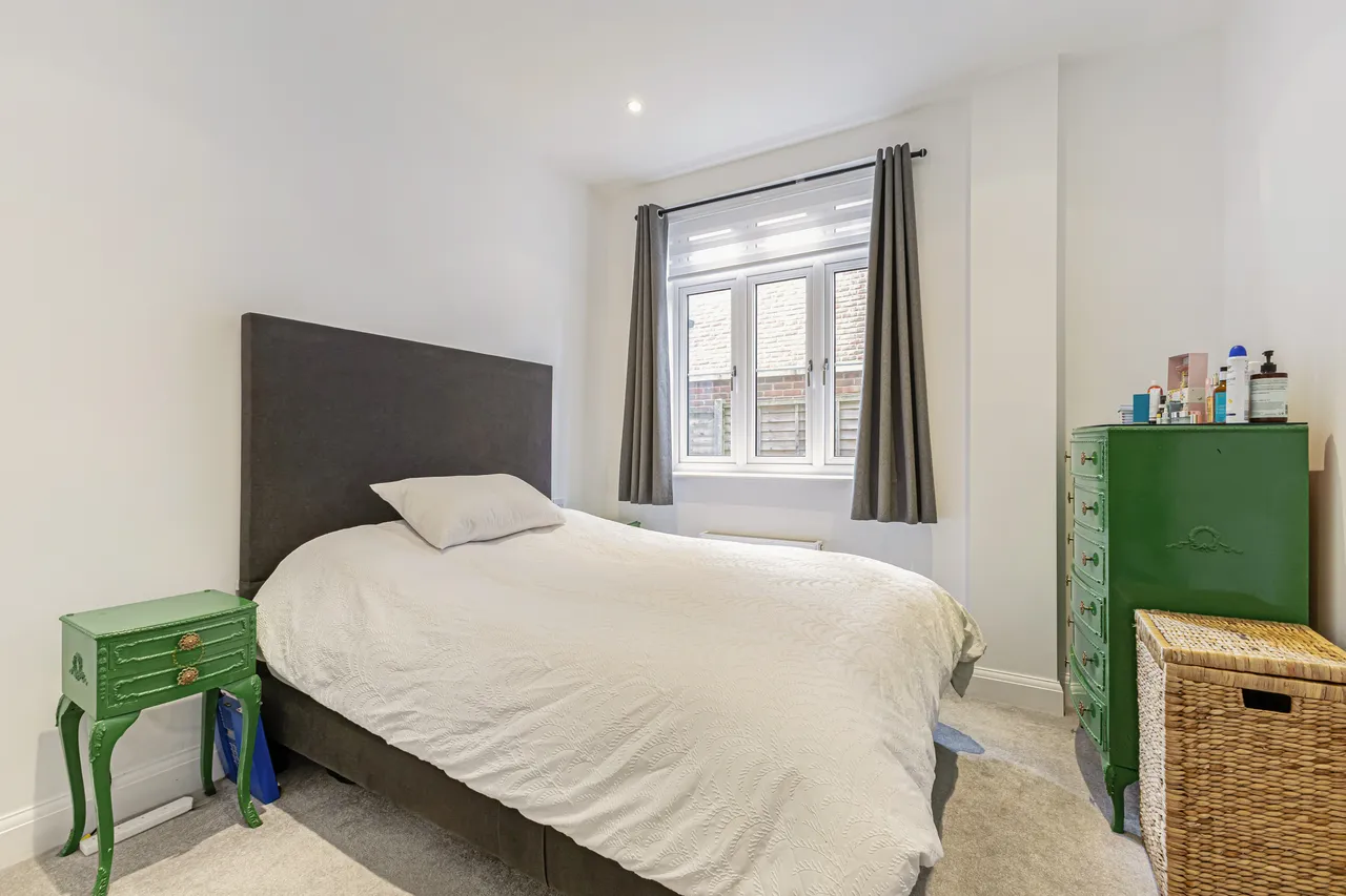 Pynnacles Close, Stanmore, HA7, photo 5