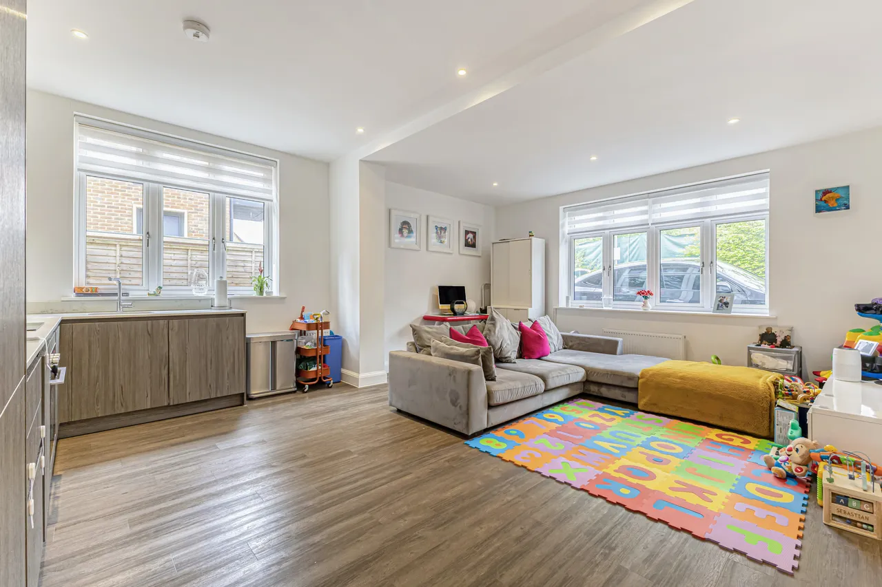 2 bed flat for sale — Pynnacles Close, Stanmore, HA7