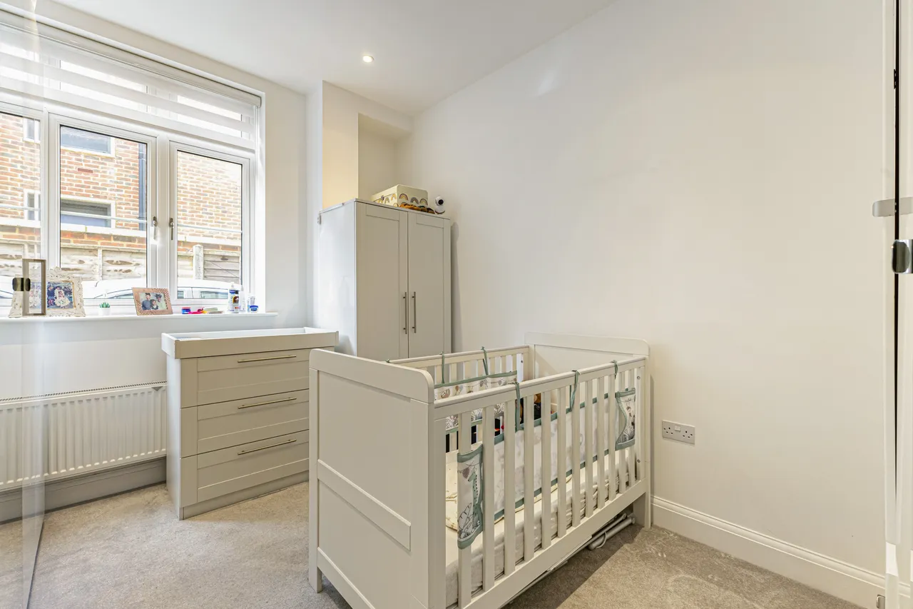 Pynnacles Close, Stanmore, HA7, photo 4
