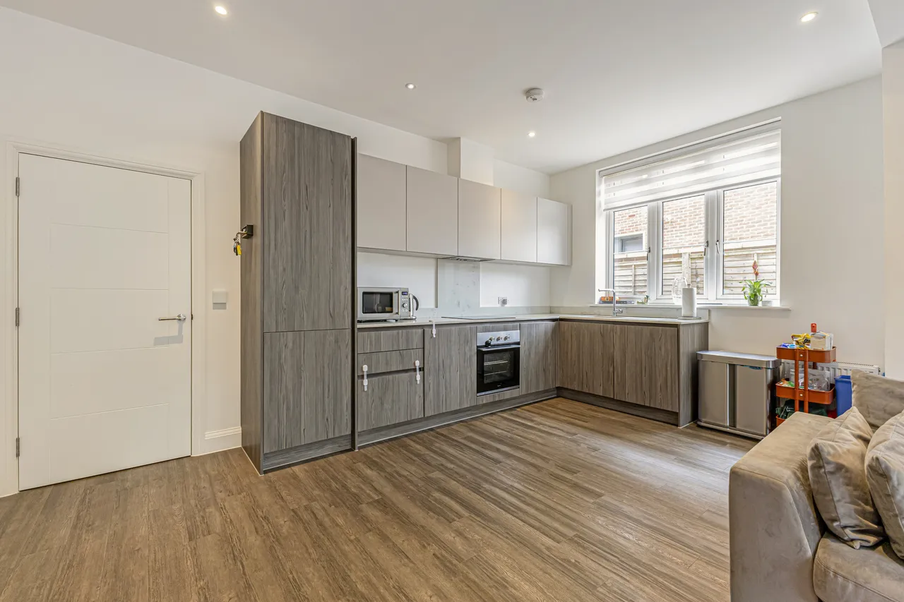 Pynnacles Close, Stanmore, HA7, photo 10