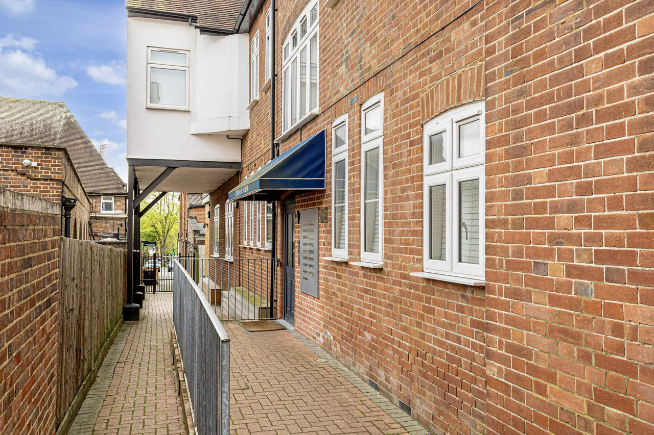 Pynnacles Close, Stanmore, HA7, photo 7