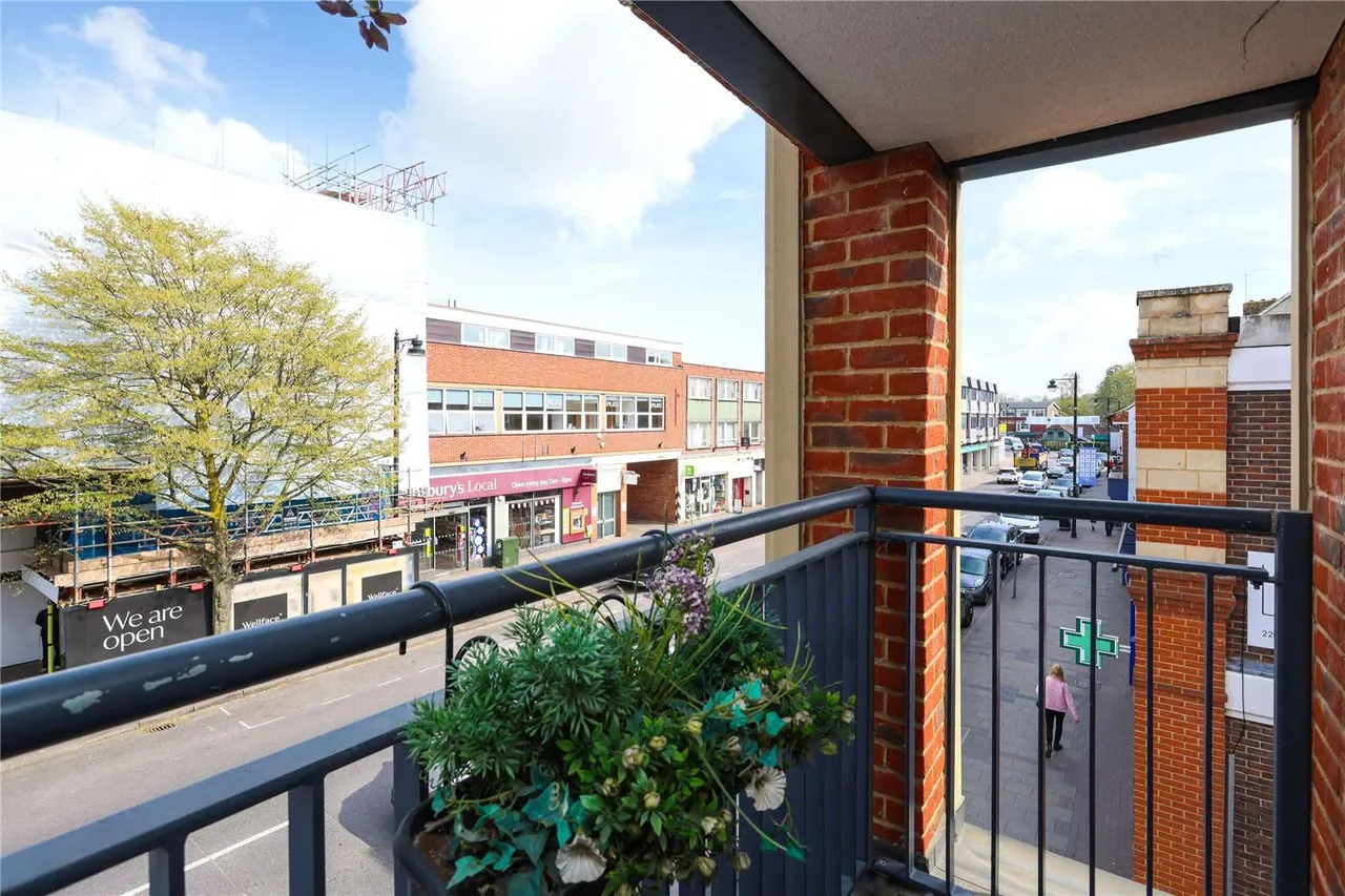High Street, Cobham, Surrey, KT11 3EB, photo 2