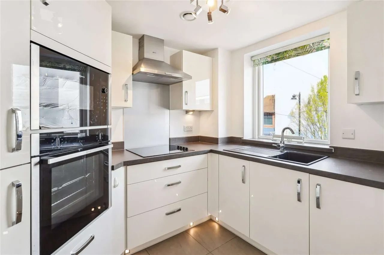 High Street, Cobham, Surrey, KT11 3EB, photo 4