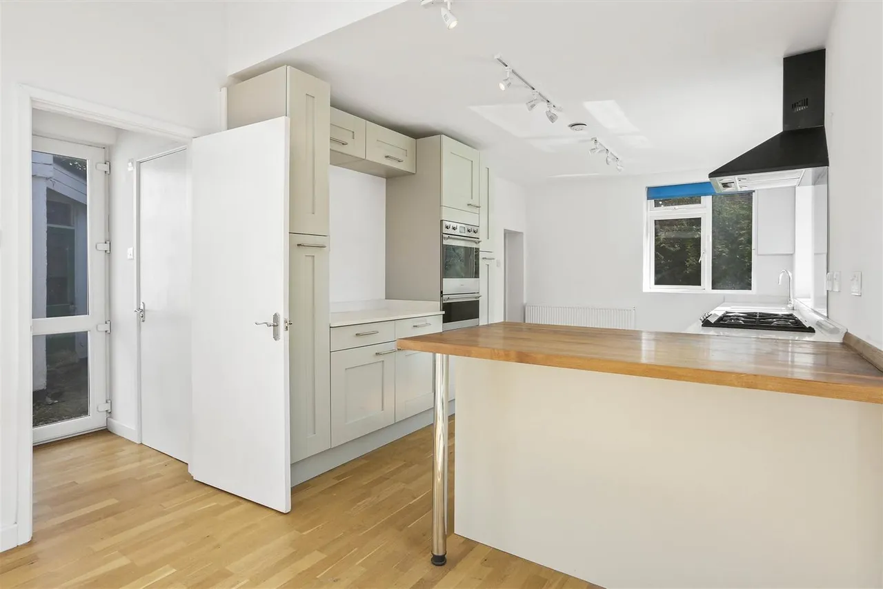 Meadowside Road, Cheam, SM2 7PF, photo 9