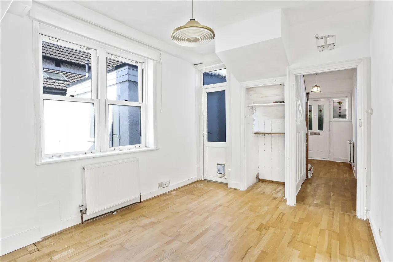 Meadowside Road, Cheam, SM2 7PF, photo 5