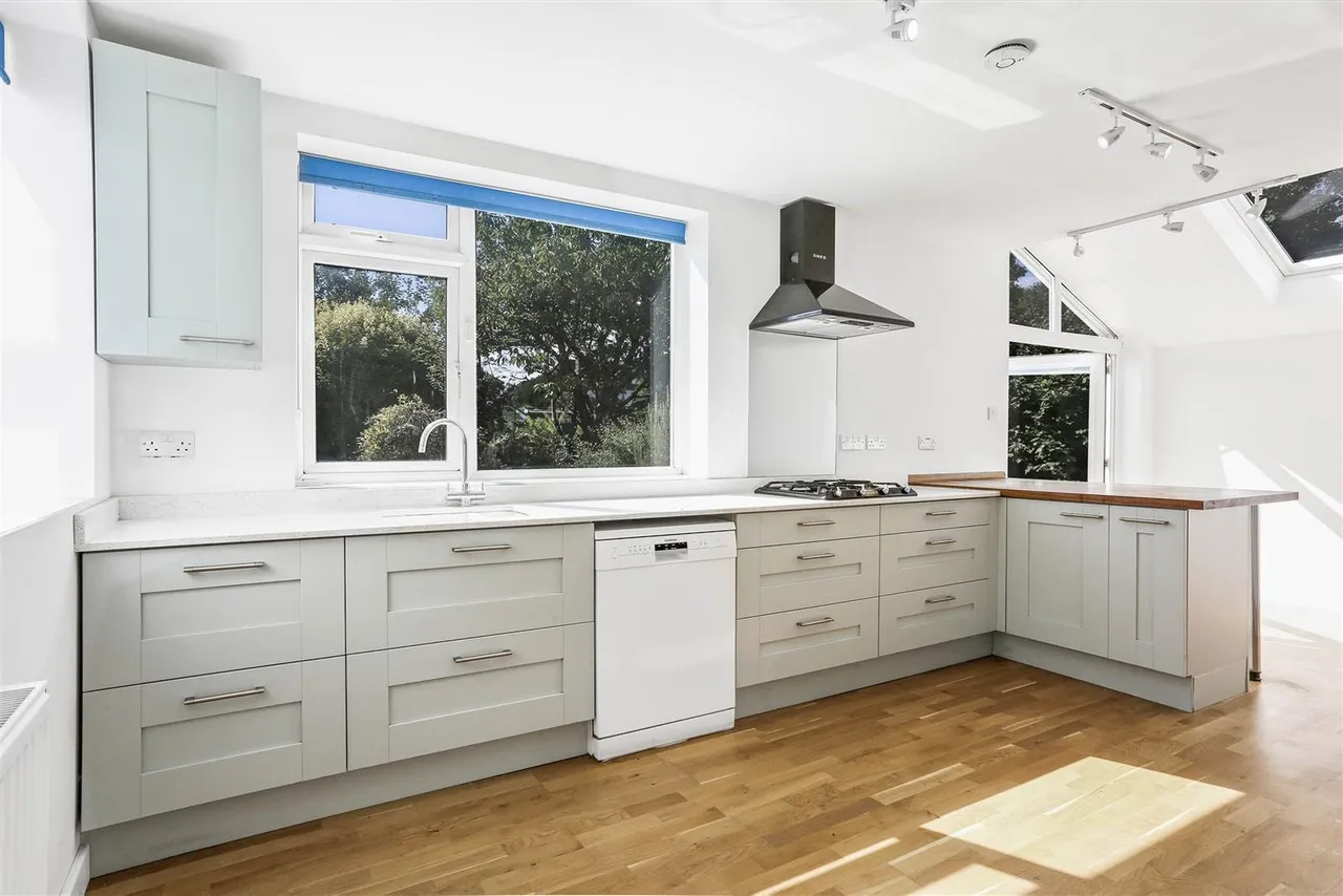 Meadowside Road, Cheam, SM2 7PF, photo 8