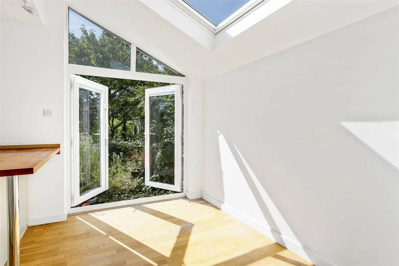 Meadowside Road, Cheam, SM2 7PF, photo 11
