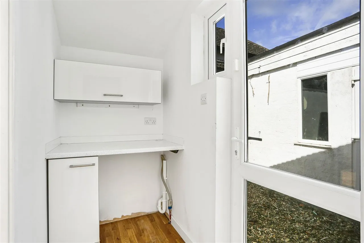 Meadowside Road, Cheam, SM2 7PF, photo 12