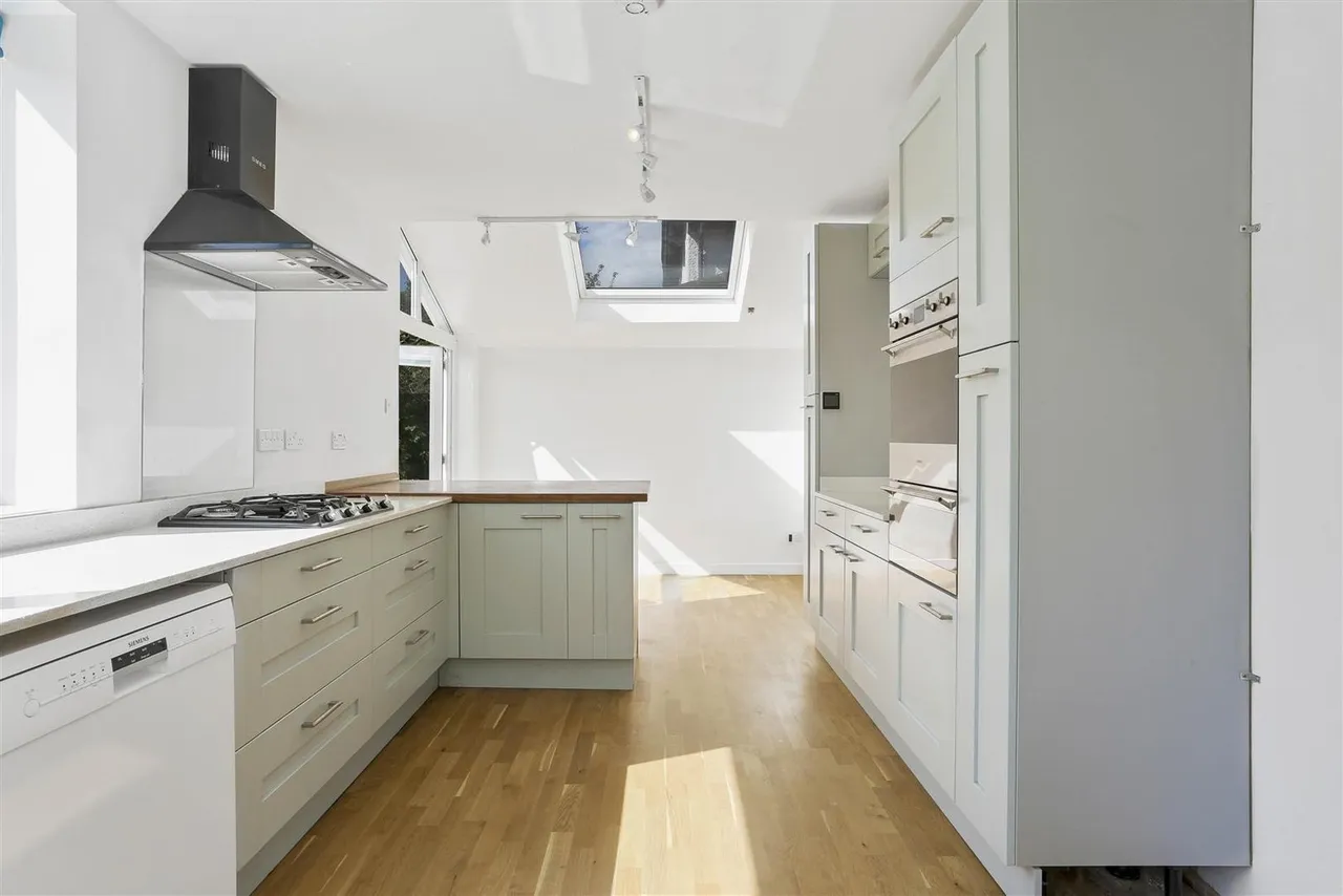 Meadowside Road, Cheam, SM2 7PF, photo 7
