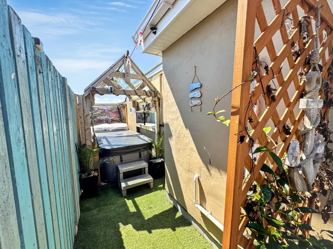 Arnold Gardens, Kinmel Bay, Conwy, LL18 5NH, photo 17