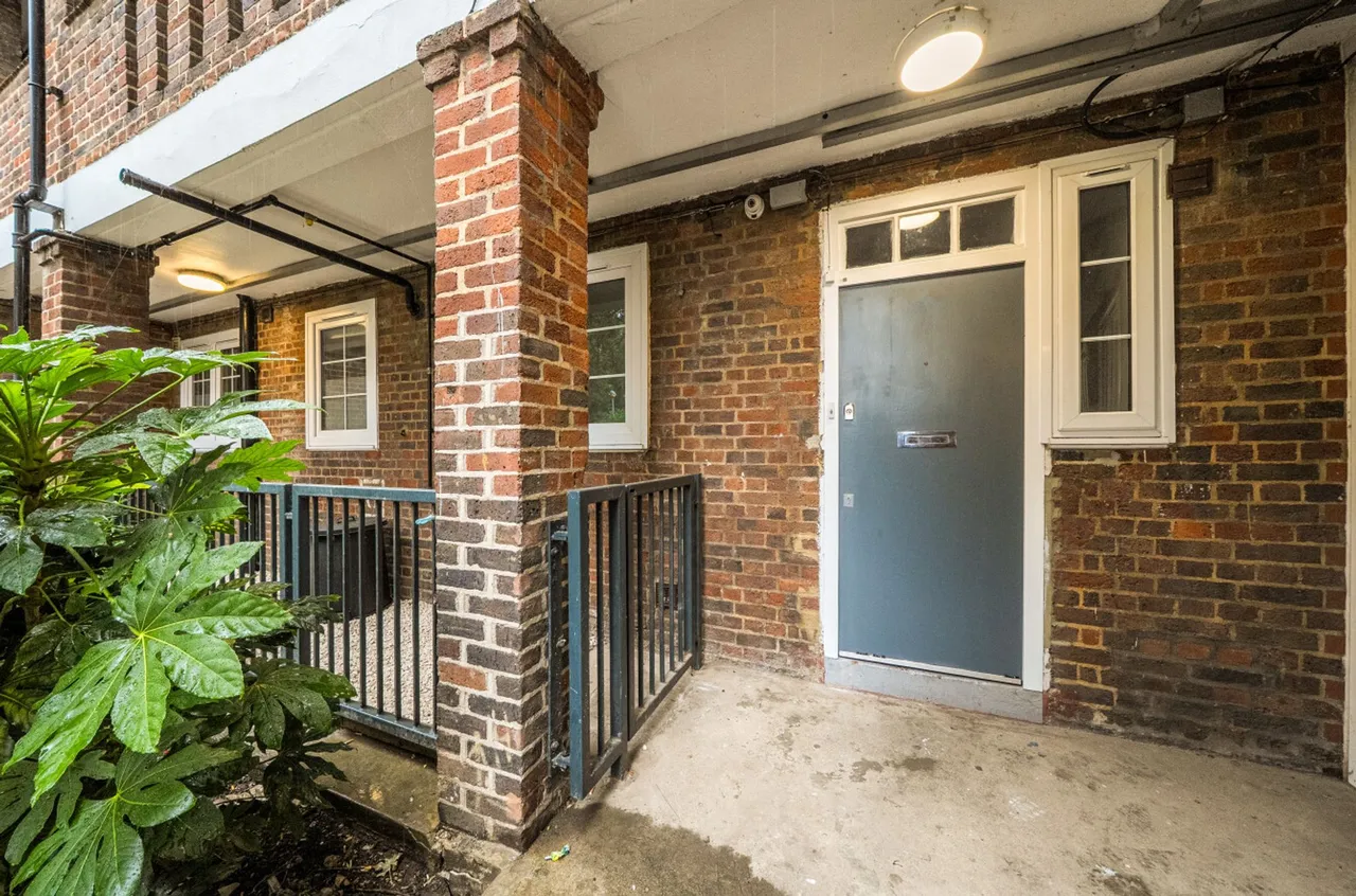Meadow Road, London, SW8, photo 2