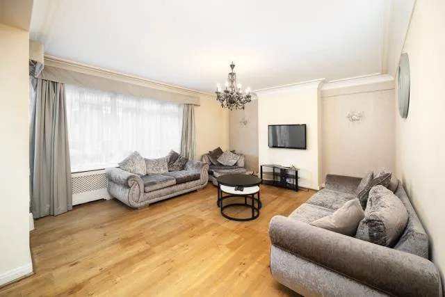 Prince Albert Road, London, NW8, photo 2