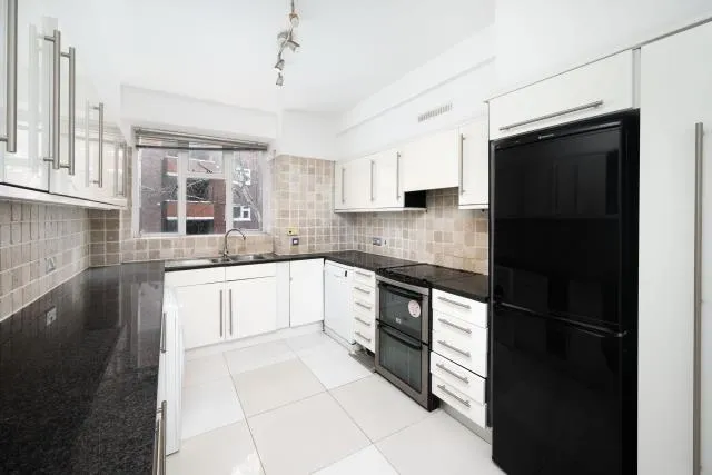 Prince Albert Road, London, NW8, photo 5