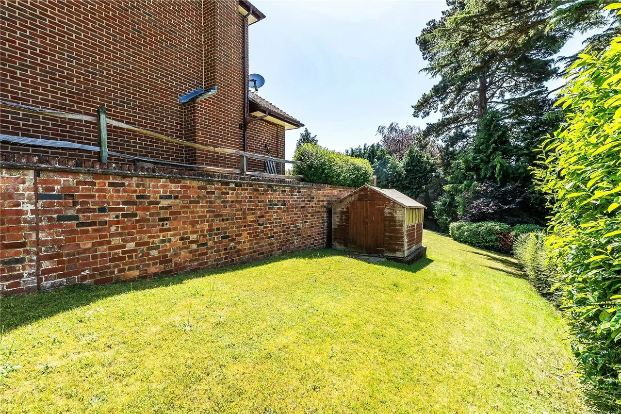 Raglan Road, Reigate, RH2, photo 18