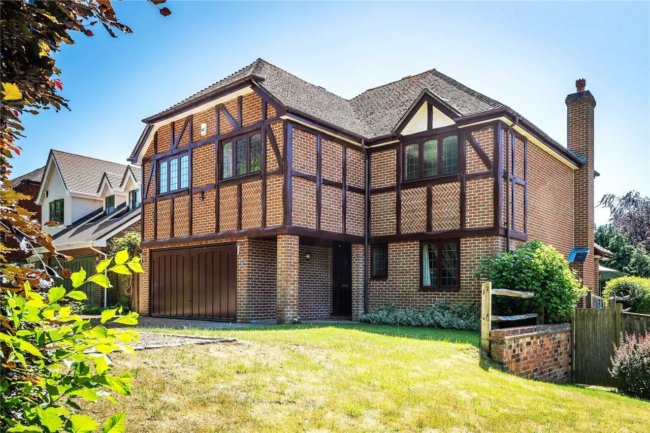 5 bed house for sale, Raglan Road, Reigate, RH2