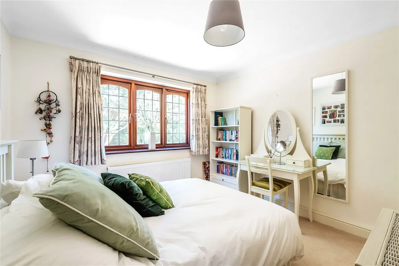 Raglan Road, Reigate, RH2, photo 11