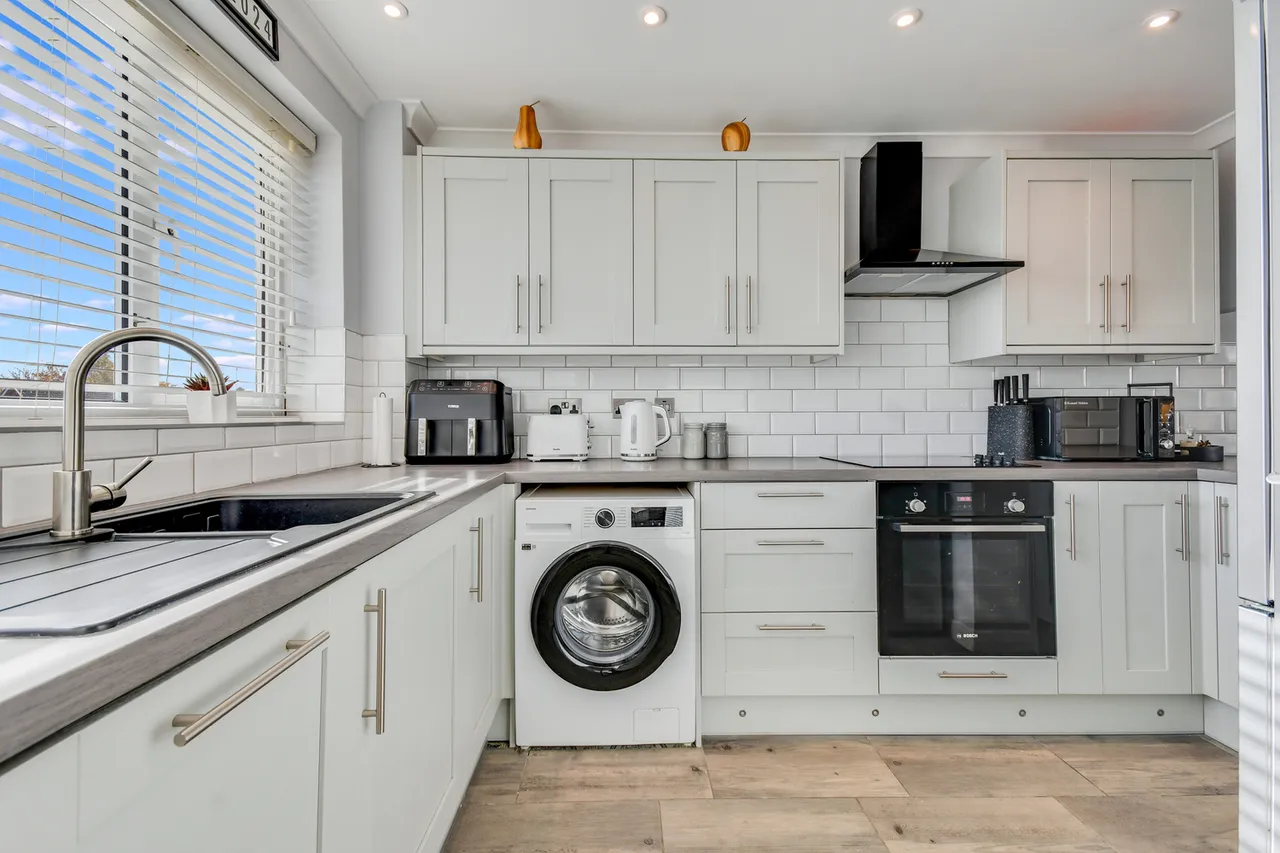 2 bed flat for sale — 6 Birk Beck, Waveney Drive, Chelmsford, Essex, CM1 7PJ