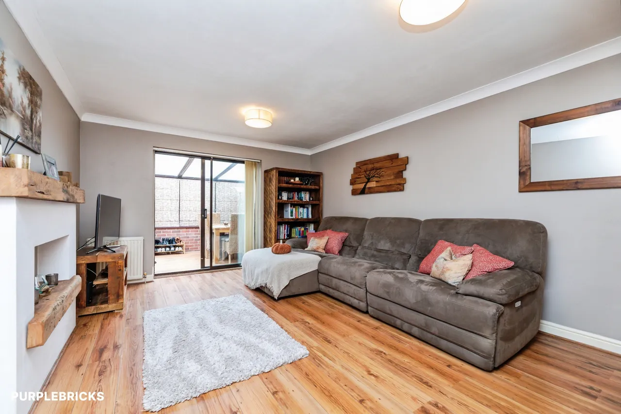 Tudor Way, Barnsley, S70, photo 5