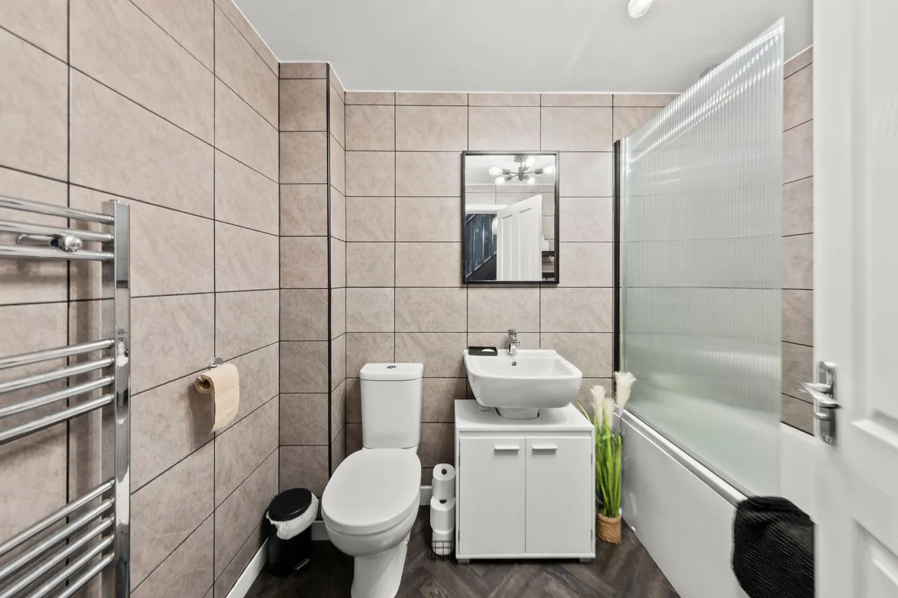 Lower Nook Meadow, Lowton, WA3, photo 16