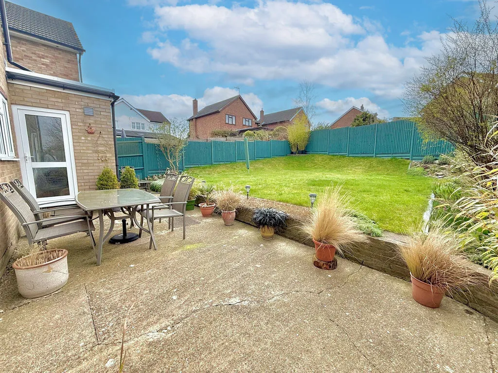 Brierley Close, Dunstable LU6 3NB, photo 17