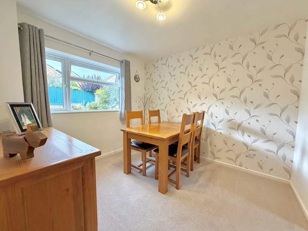 Brierley Close, Dunstable LU6 3NB, photo 4