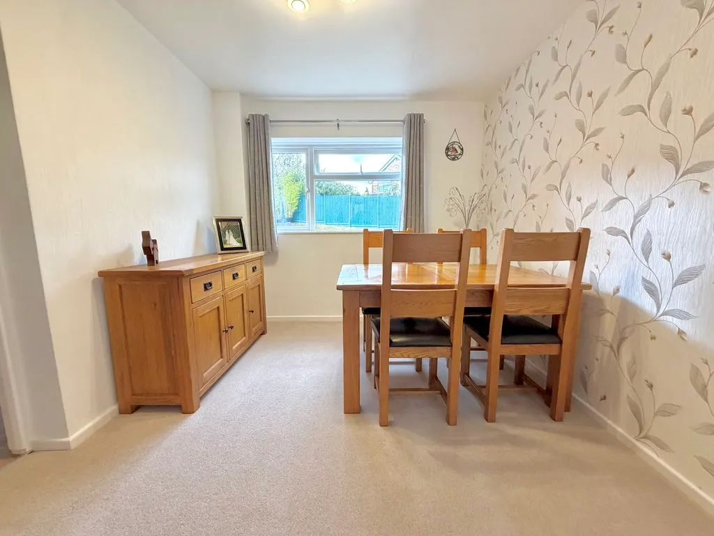 Brierley Close, Dunstable LU6 3NB, photo 16