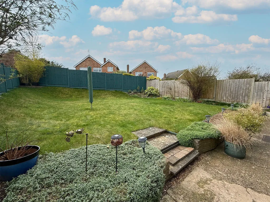 Brierley Close, Dunstable LU6 3NB, photo 18