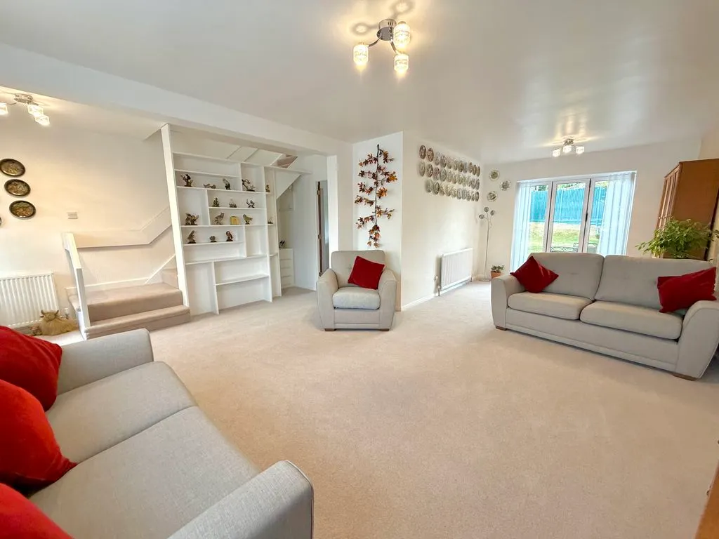 Brierley Close, Dunstable LU6 3NB, photo 2