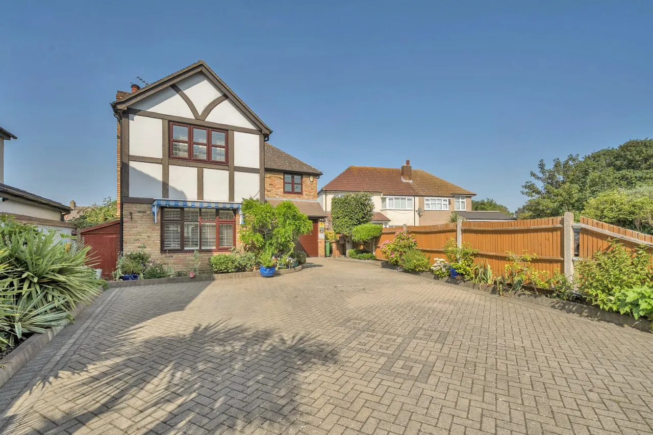 4 bed house for sale — Long Lane, DA7