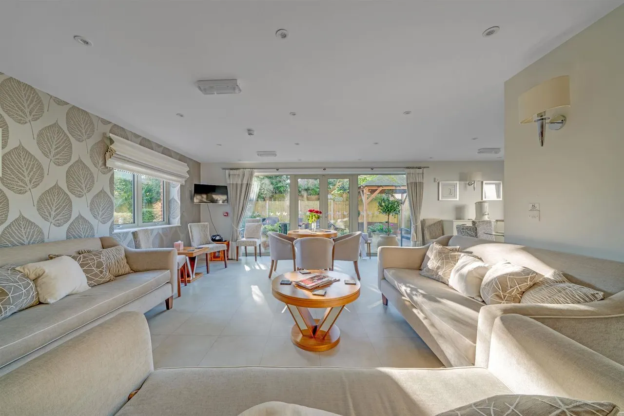 New Zealand Avenue, Walton-On-Thames, KT12, photo 10