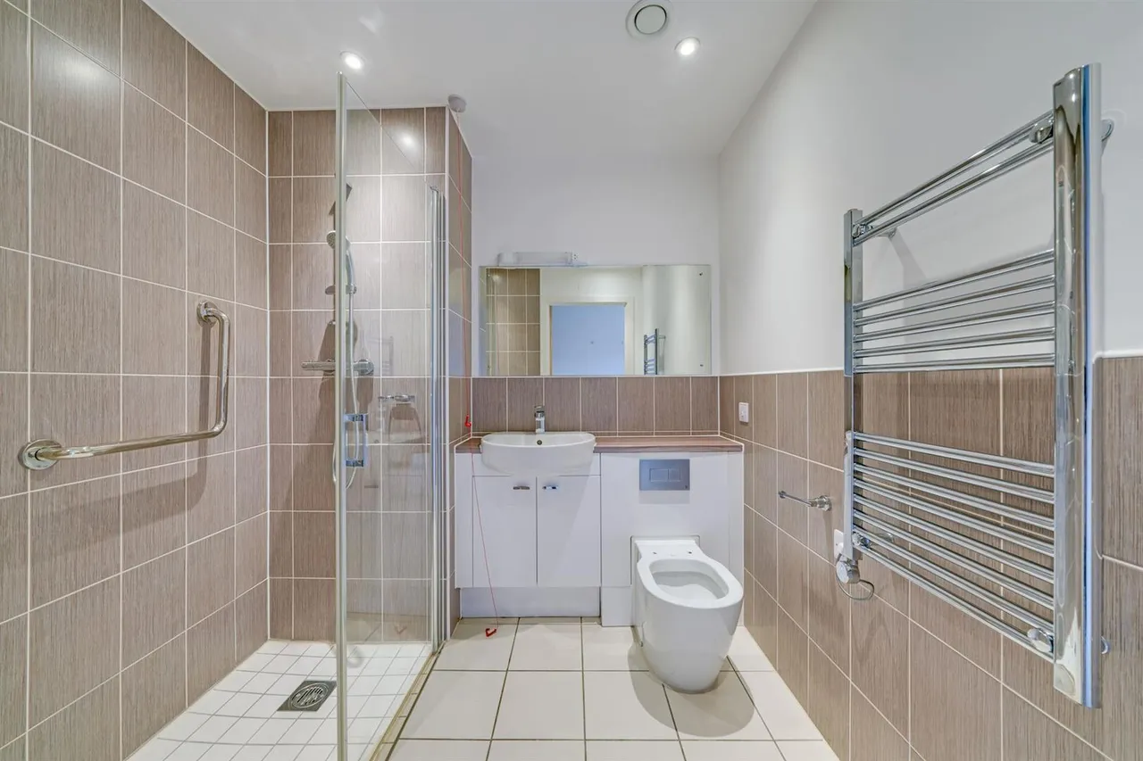 New Zealand Avenue, Walton-On-Thames, KT12, photo 8
