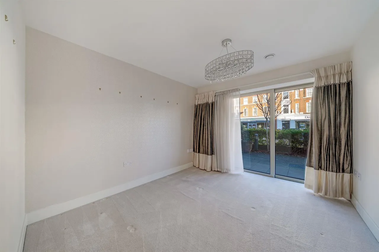 New Zealand Avenue, Walton-On-Thames, KT12, photo 7