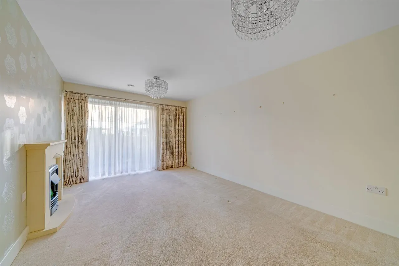 New Zealand Avenue, Walton-On-Thames, KT12, photo 15
