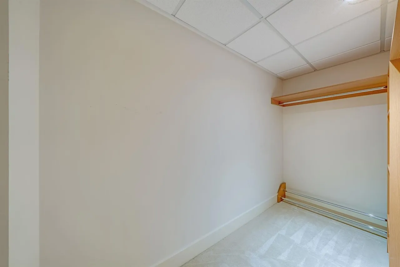 New Zealand Avenue, Walton-On-Thames, KT12, photo 12