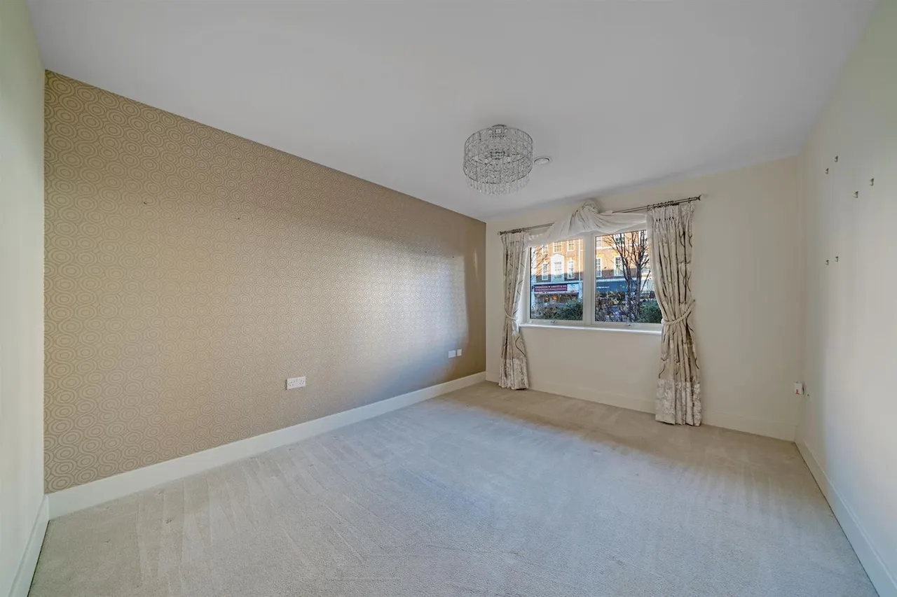 New Zealand Avenue, Walton-On-Thames, KT12, photo 2