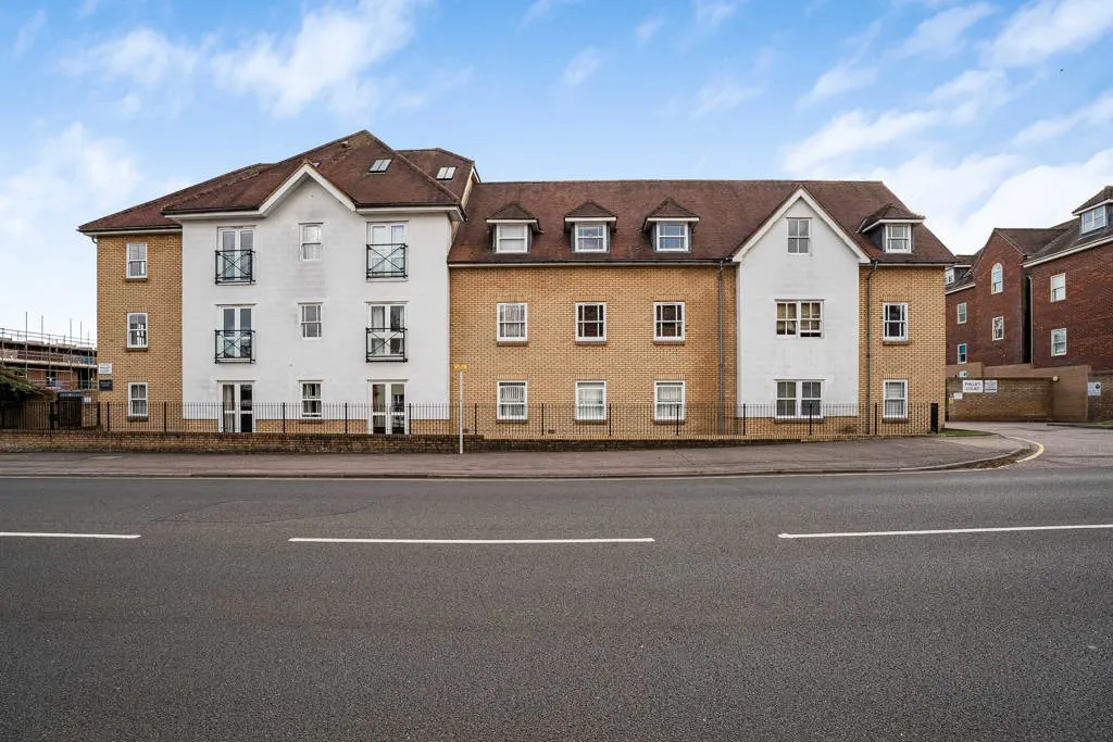 2 bed flat for sale, Baldock Street, Royston, SG8