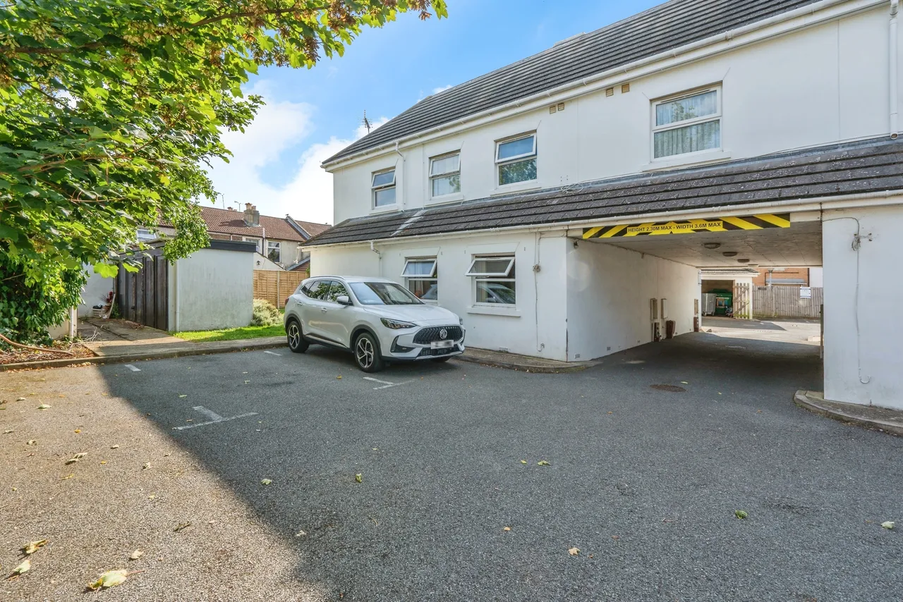 Manor Park Avenue, Portsmouth, PO3, photo 13