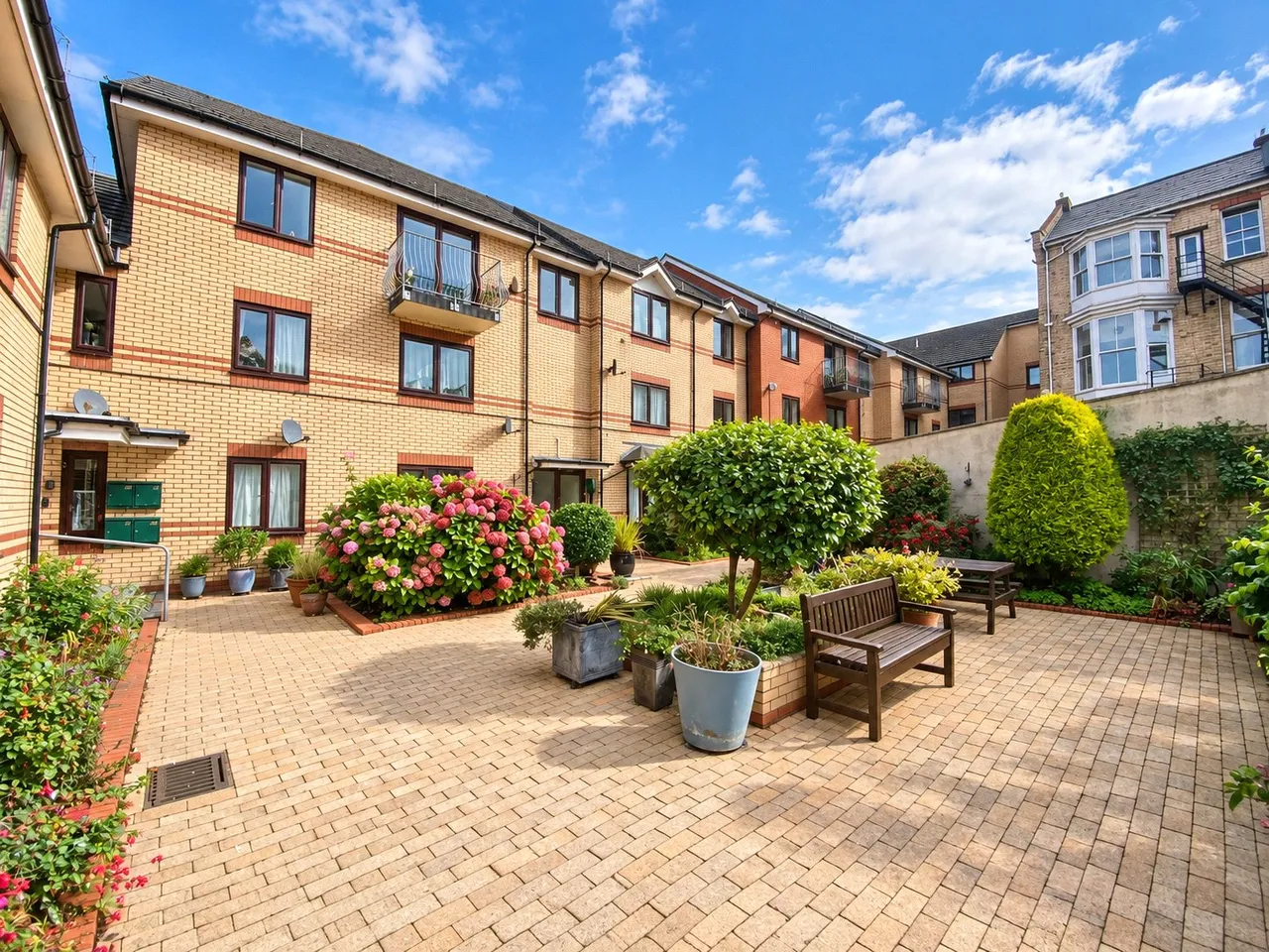 2 bed flat for sale, High Street, Ilfracombe, EX34