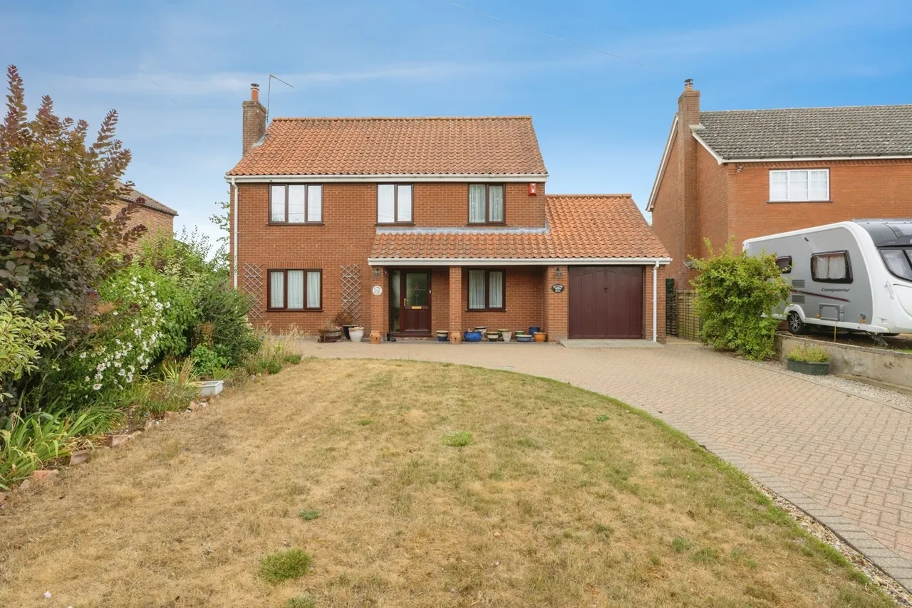 3 bed house for sale — Shipdham Road, Carbrooke, Thetford, Norfolk, IP25