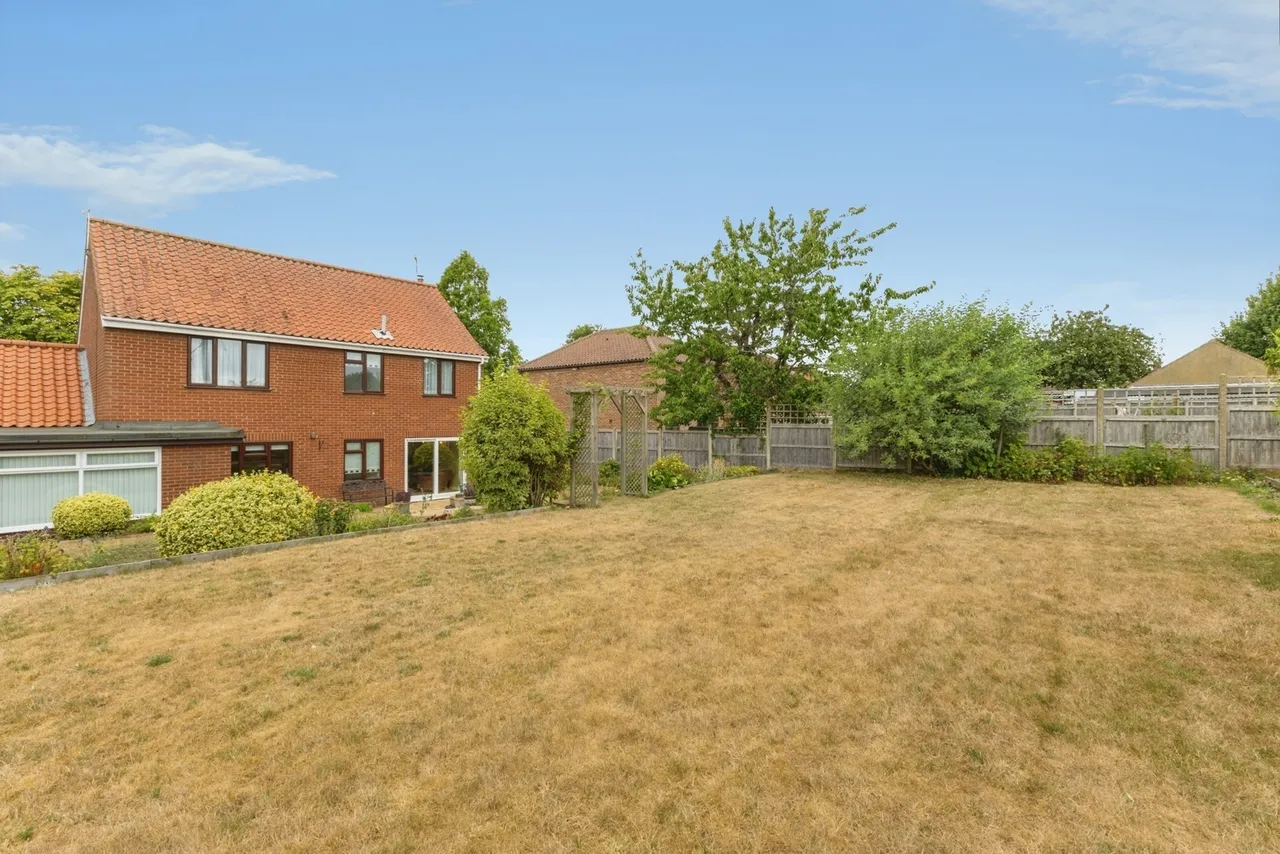 Shipdham Road, Carbrooke, Thetford, Norfolk, IP25, photo 30