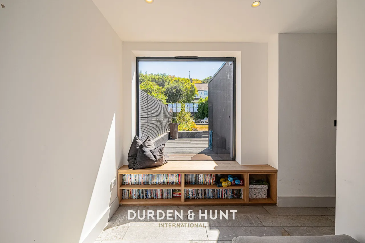 Oak Hill Close, Woodford Green, IG8, photo 19