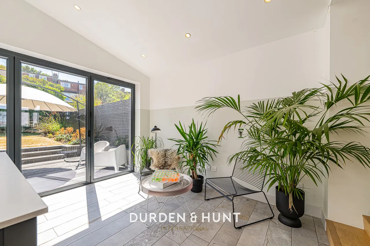 Oak Hill Close, Woodford Green, IG8, photo 14