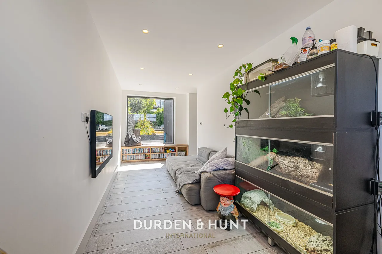 Oak Hill Close, Woodford Green, IG8, photo 18
