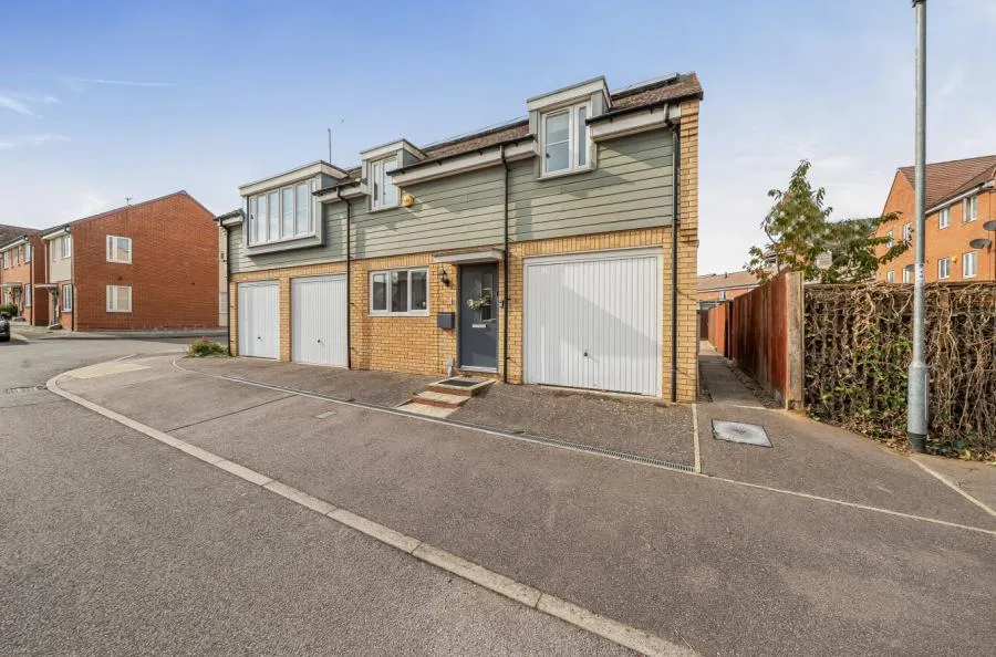 3 bed house for sale, Vauxhall Way, Dunstable, LU6