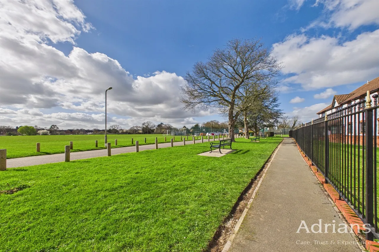 Roberts Court Baddow Road, Chelmsford, CM2, photo 2